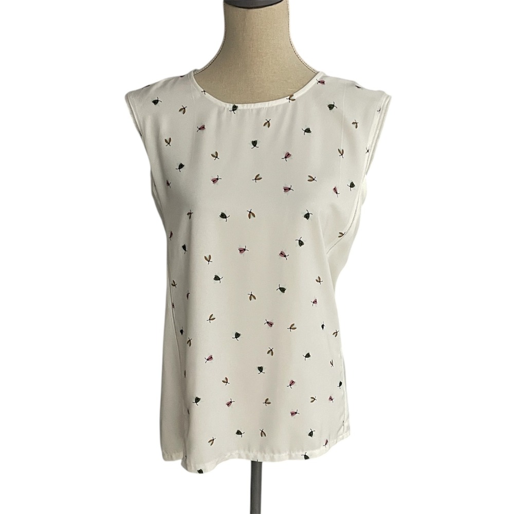 RW&CO. Sleeveless Top Women Size Small White‎ Insect Novelty Print Blouse